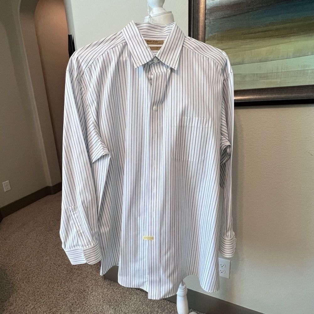M12- Roundtree & Yorke men’s dress shirt
